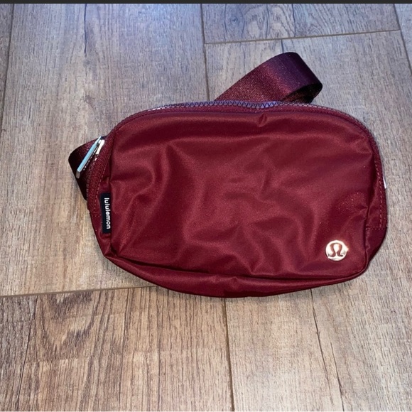 lululemon athletica Handbags - Lululemon Everywhere Belt Bag